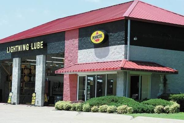Lightning Lube Building - Best Oil Change in Columbia TN