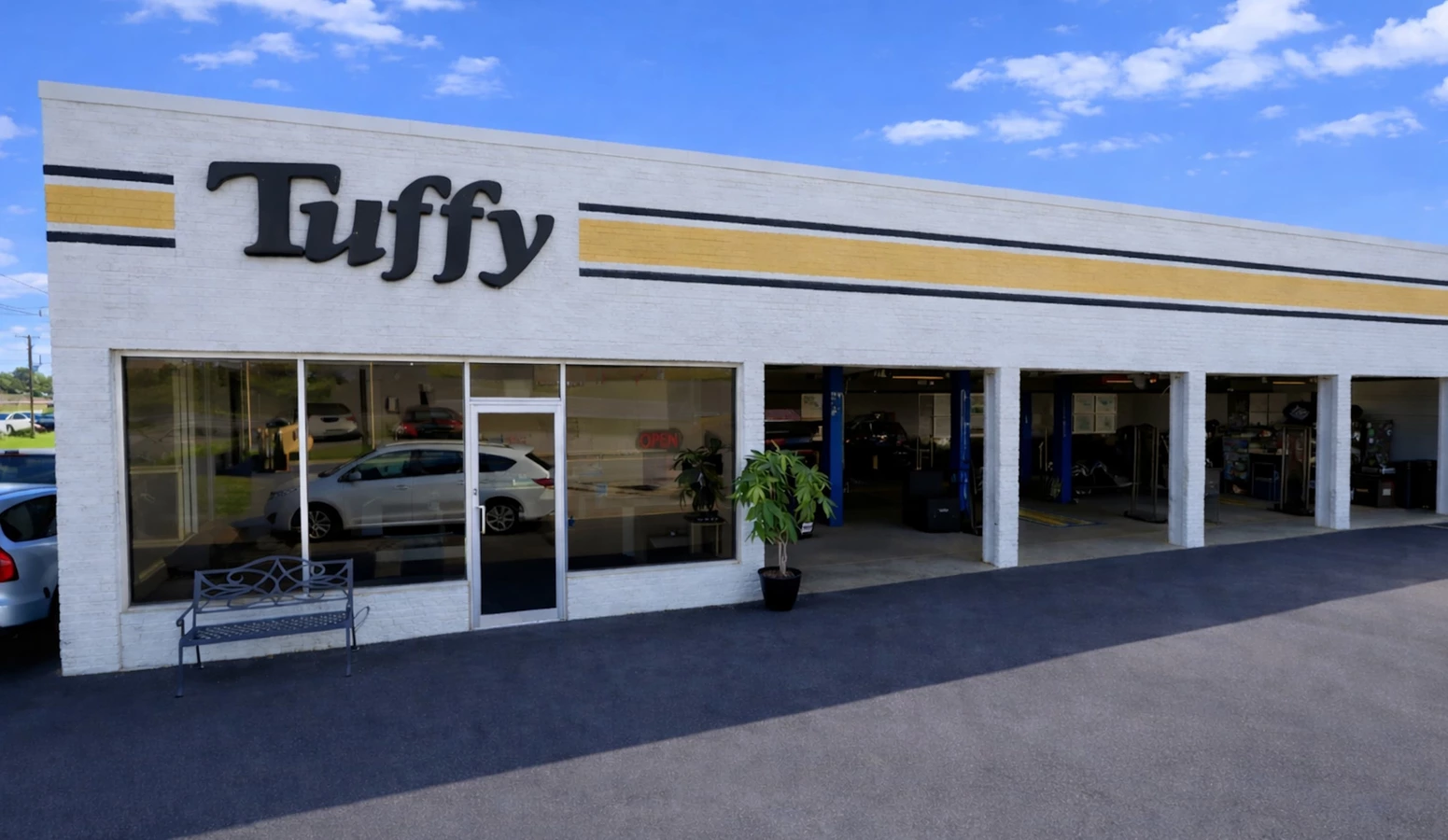 Welcome to Tuffy Elyria (Leona St.)