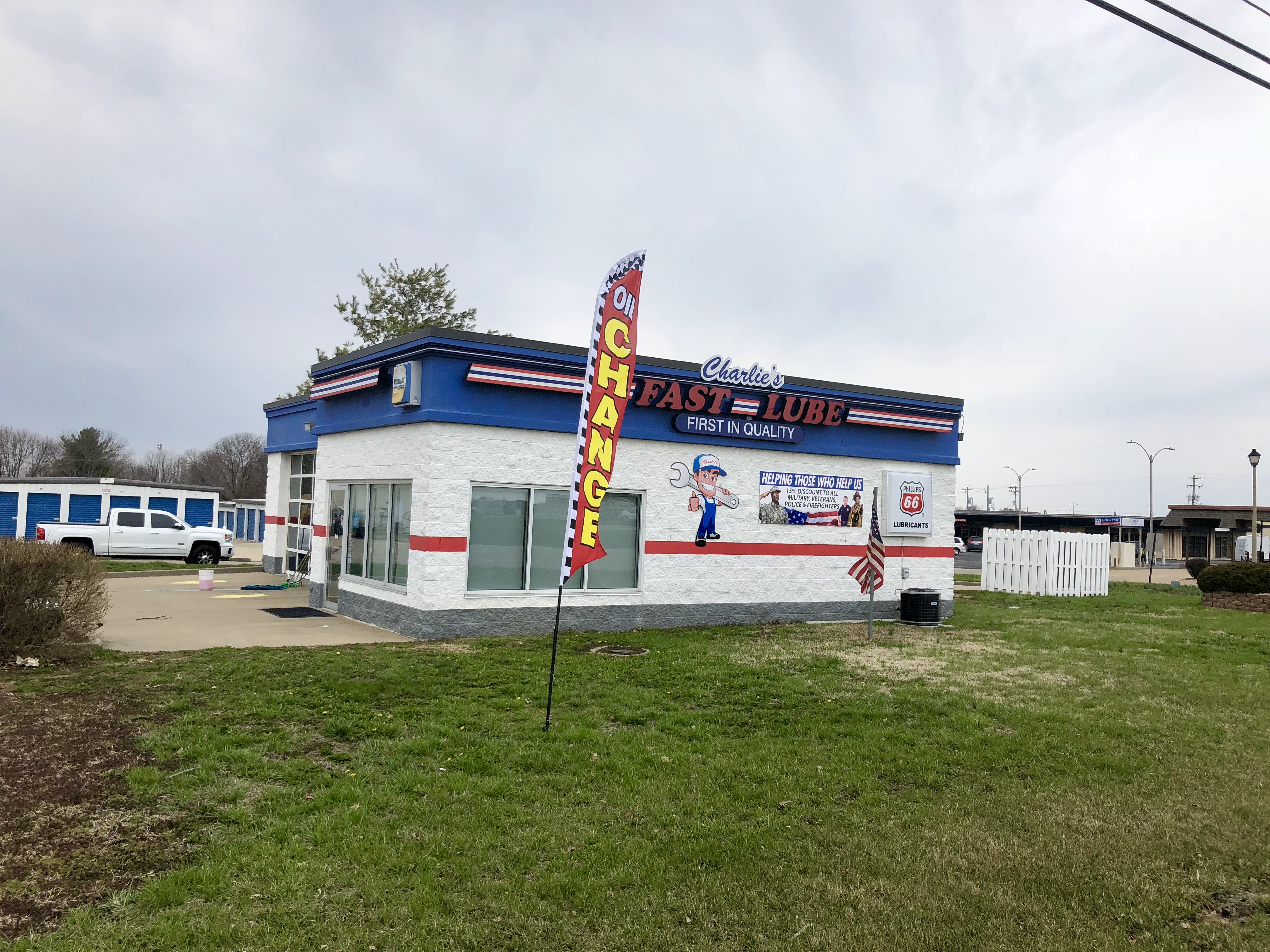 Charlie's Fast Lube Express - Sparta, IL