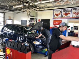 Charlie's Fast Lube Express - Sparta, IL