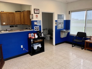 Charlie's Fast Lube Express - Sparta, IL