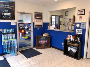 Charlie's Fast Lube Express - Sparta, IL