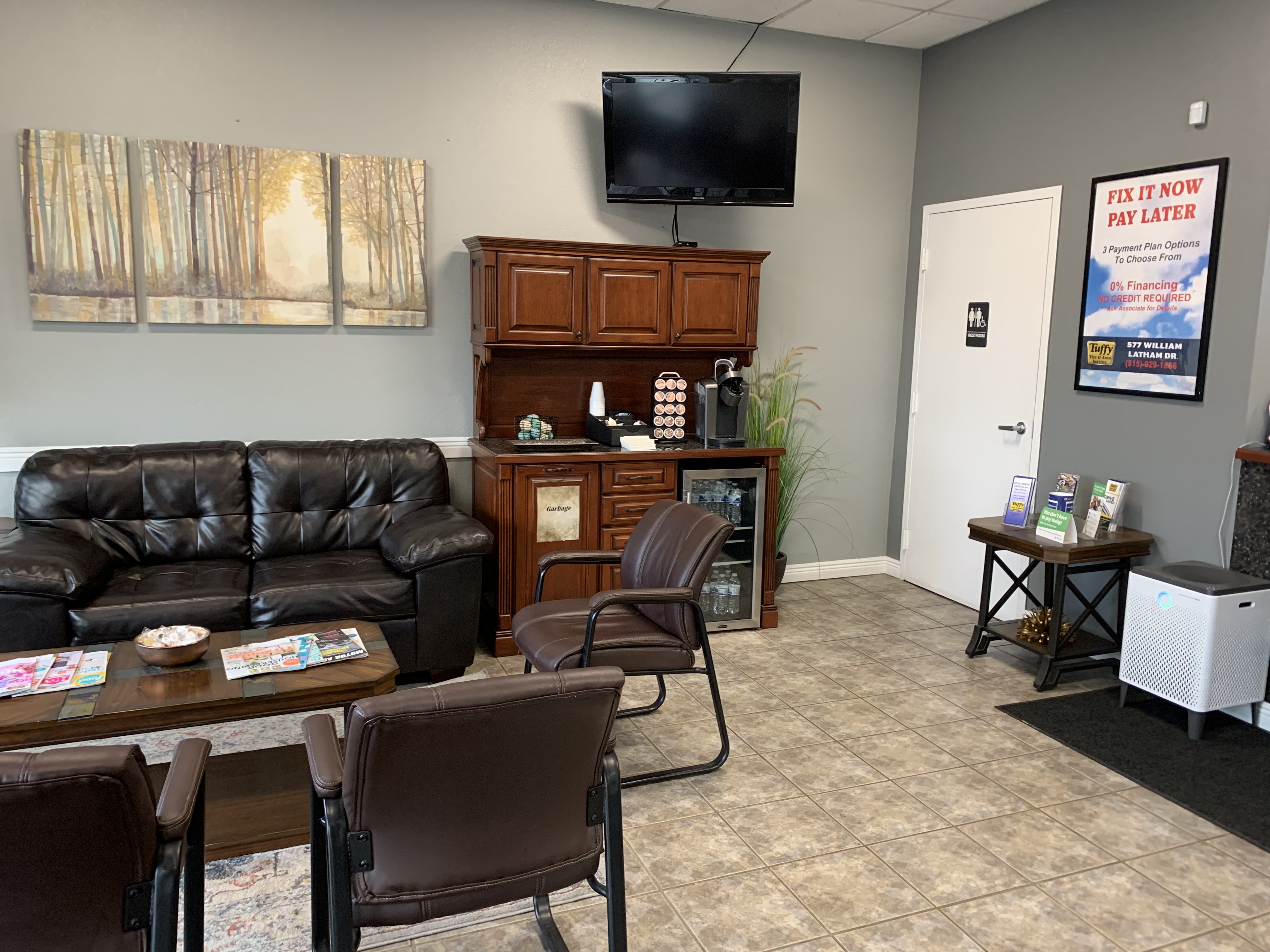 Tuffy Bourbonnais Comfortable Lobby