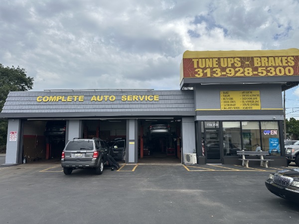 Muffler Man Lincoln Park front view